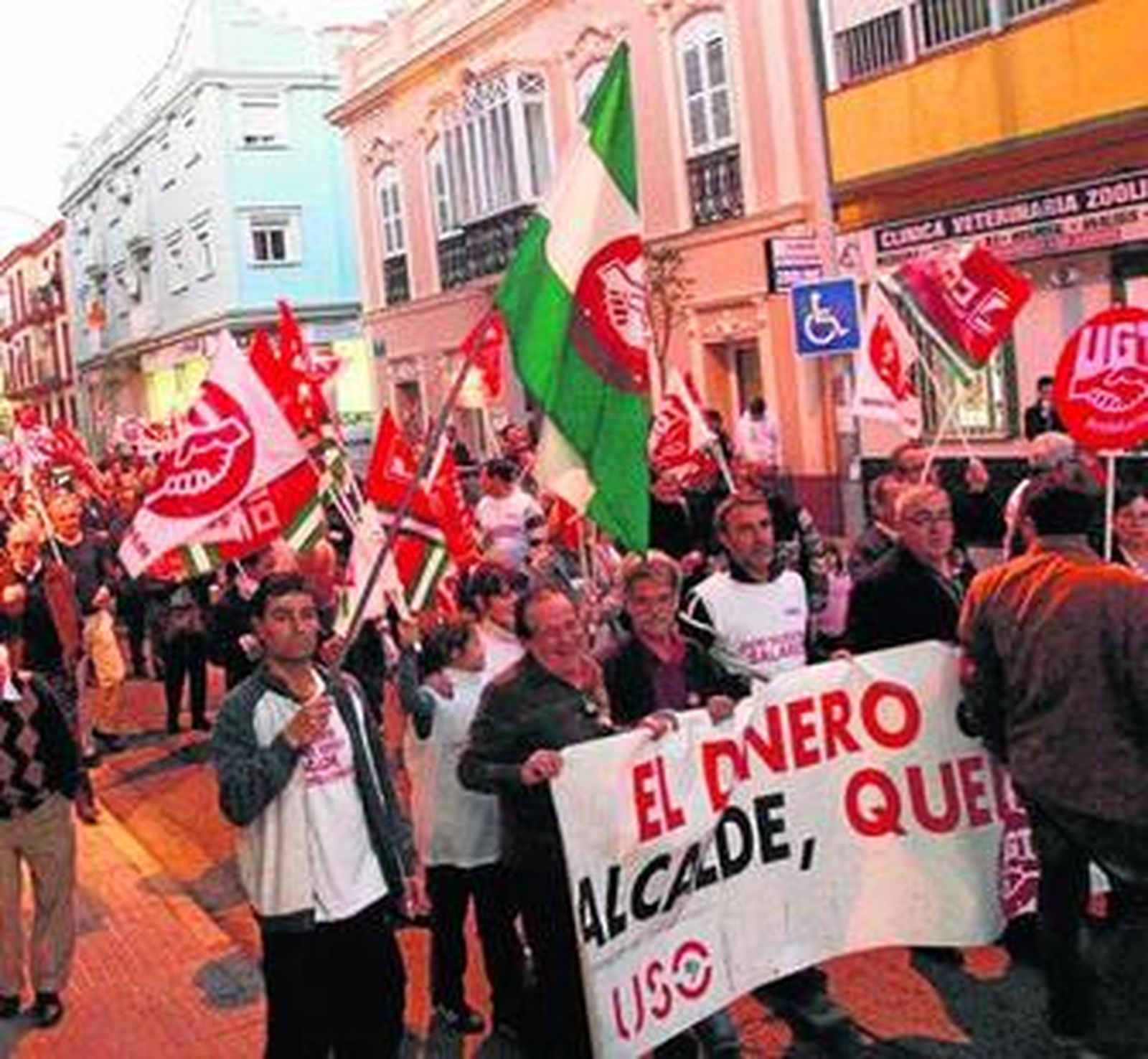 Instantánea de la manifestación por el retraso de las nóminas que se celebró a finales de febrero.