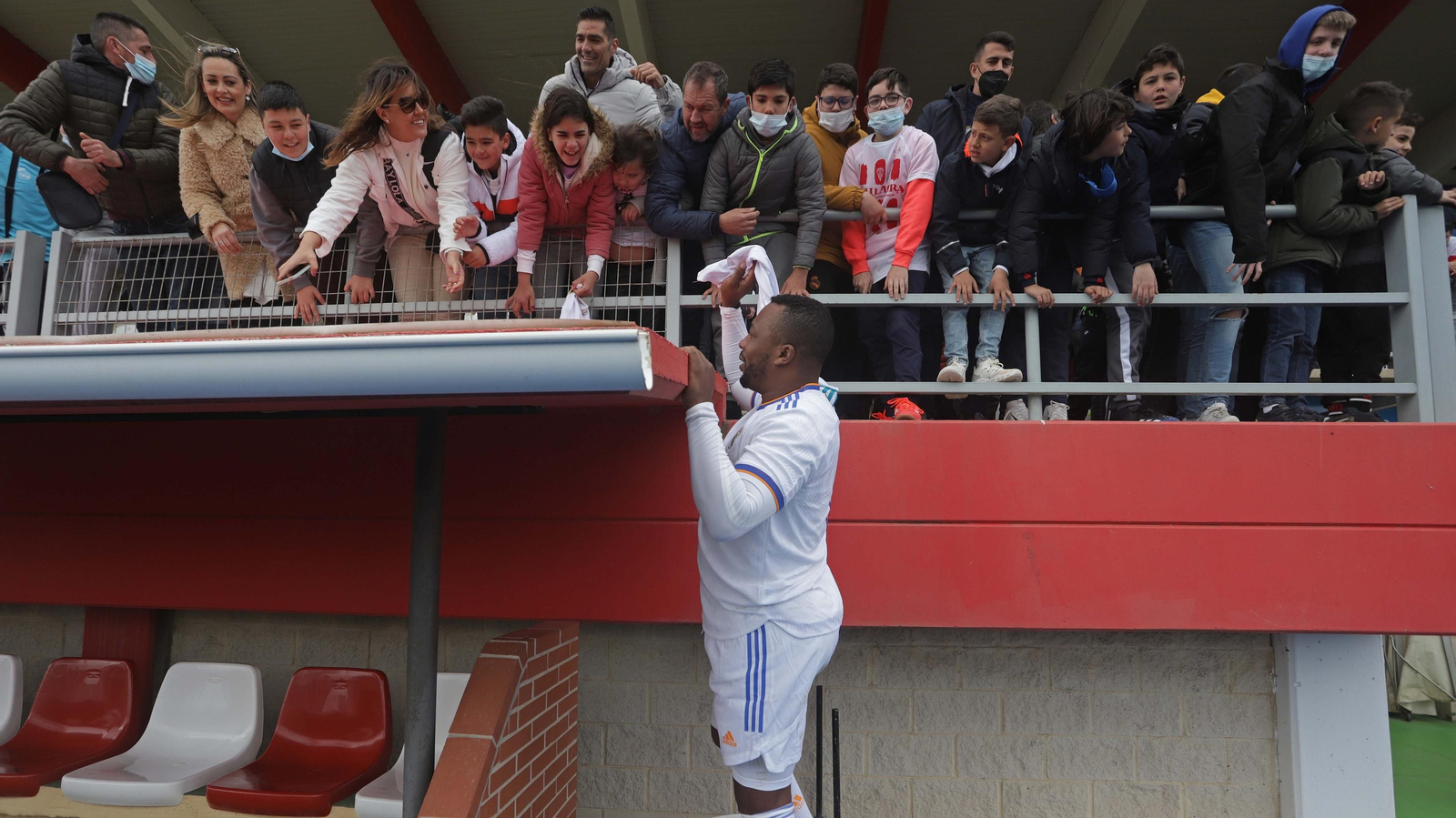 La mejores fotos del Algeciras - Real Madrid veteranos