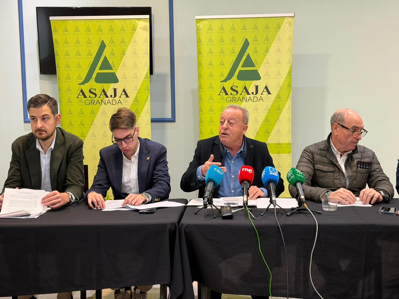 Responsables de Asaja Granada durante la rueda de prensa celebrada este jueves