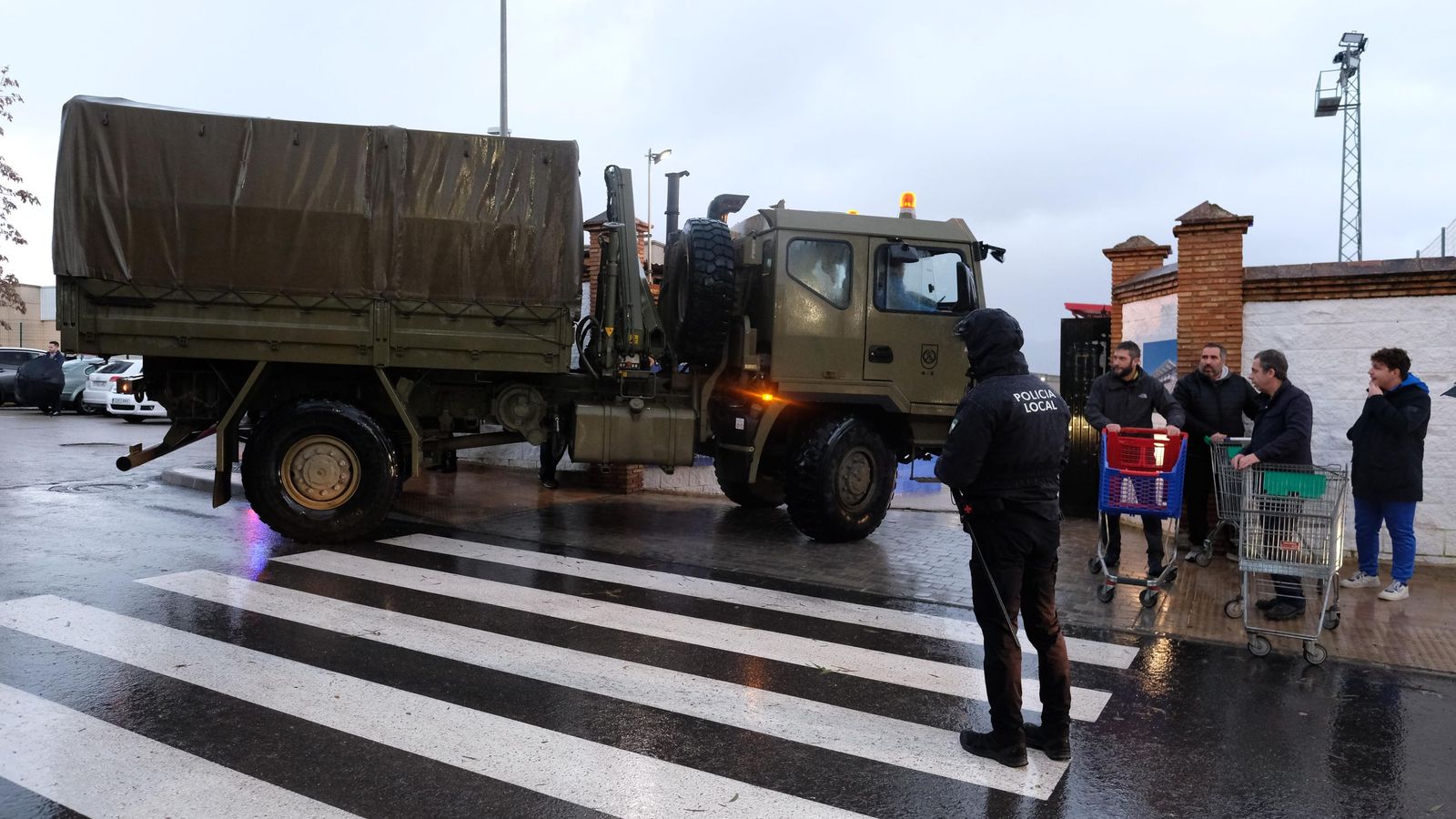 Preparativos en el polideportivo El Fuerte
