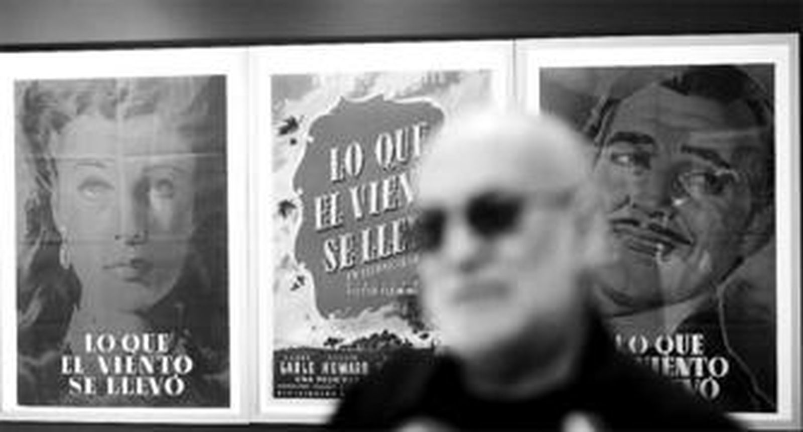 Gerardo Vera cedió ayer el protagonismo a sus carteles en la sede de Turismo Andaluz.