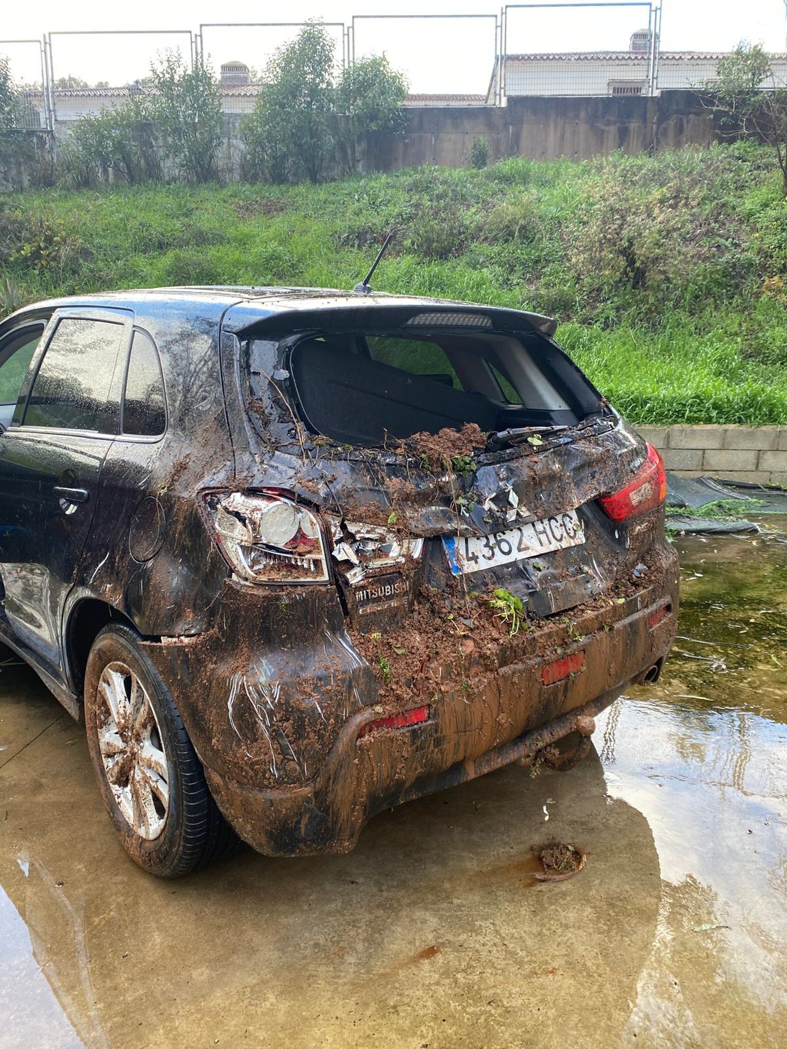 Fotografías de las goteras y humedades en el IES San Blas de Aracena, con alumnos desalojados este miércoles