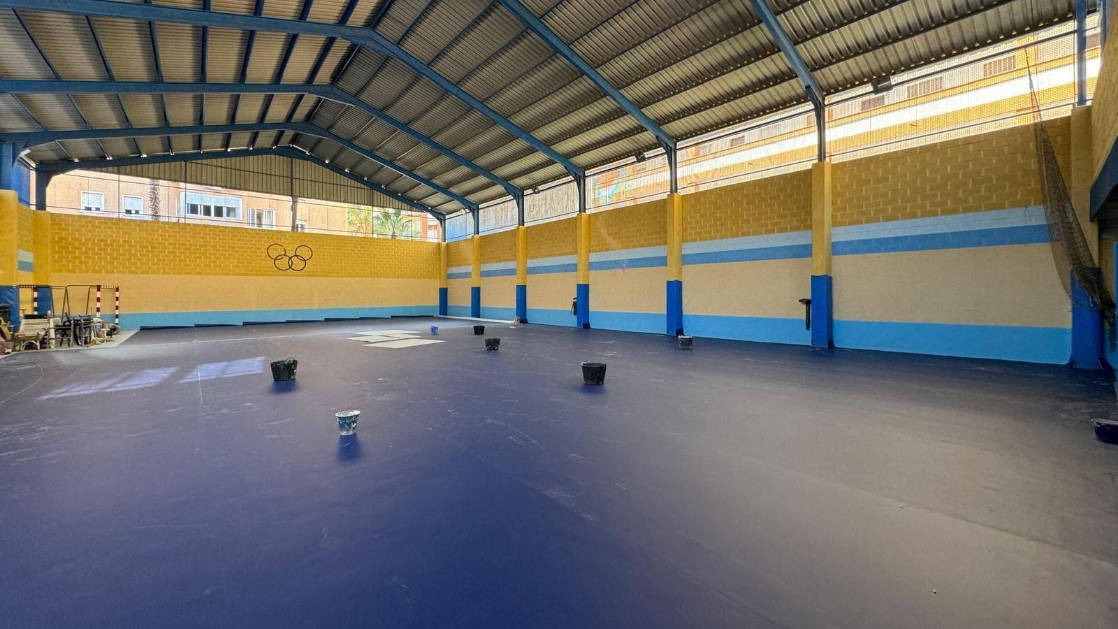 Visita del alcalde y el concejal de deportes a la obra del pabellón polideportivo La Carrera