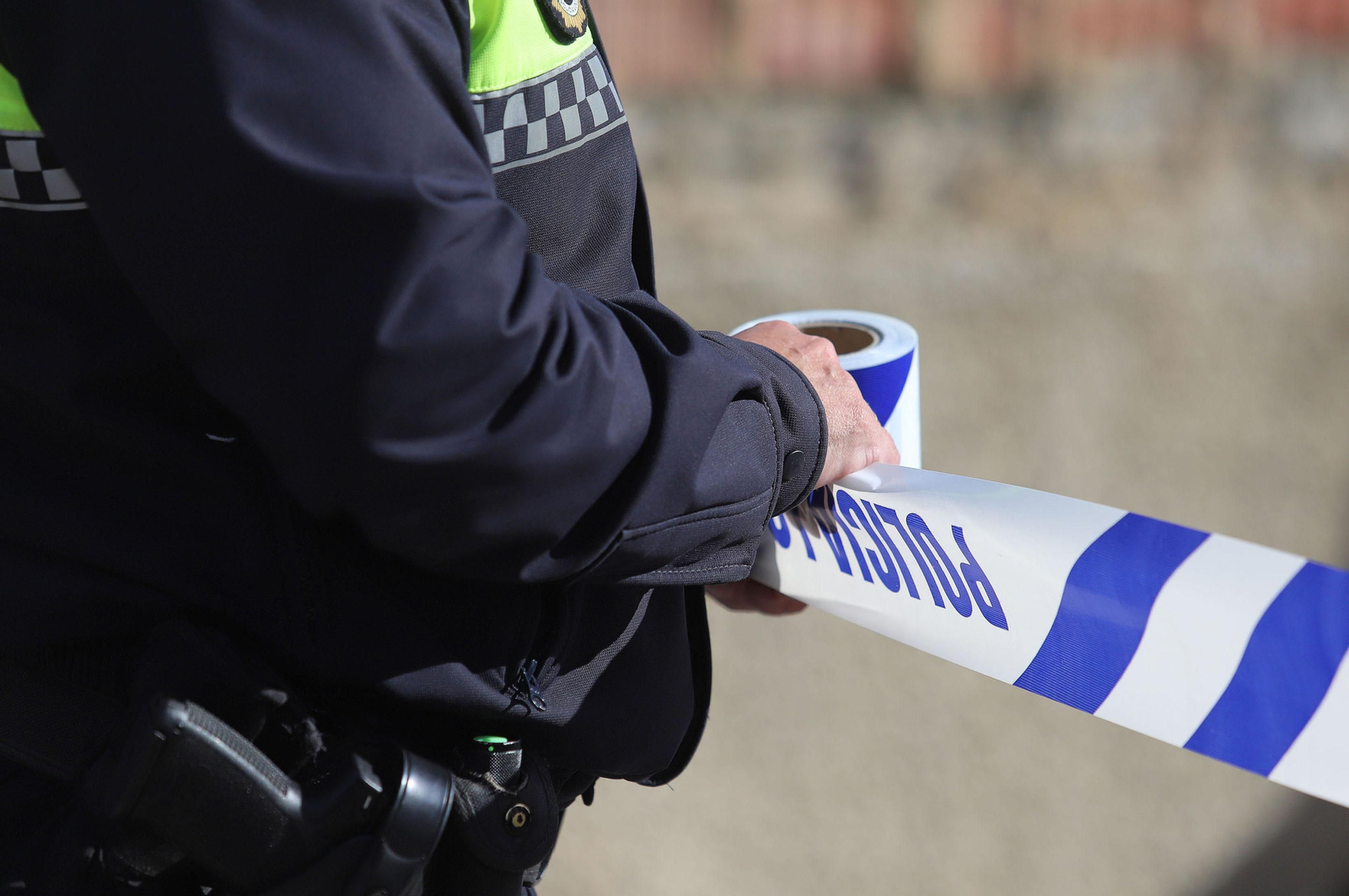 Imágenes del atrincherado que amenazaba con hacer estallar una bombona en el Torrejón, Huelva