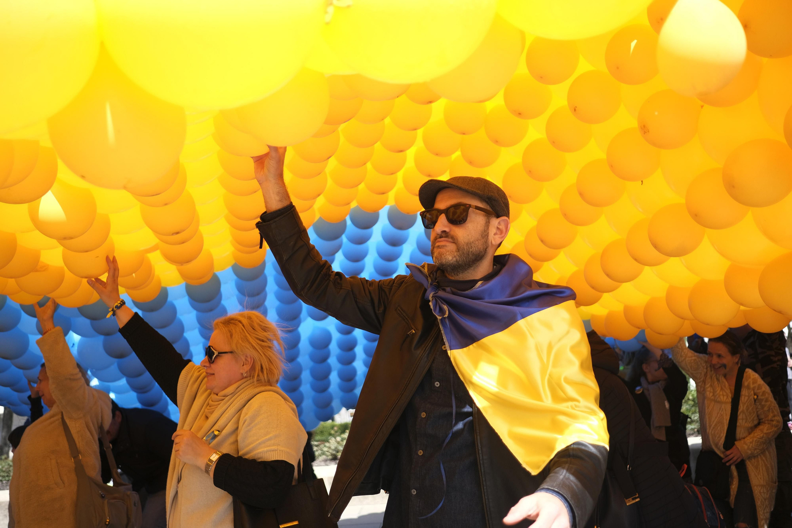 Así ha sido el acto solidario con más de 10.000 globos para formar la bandera de Ucrania en Córdoba