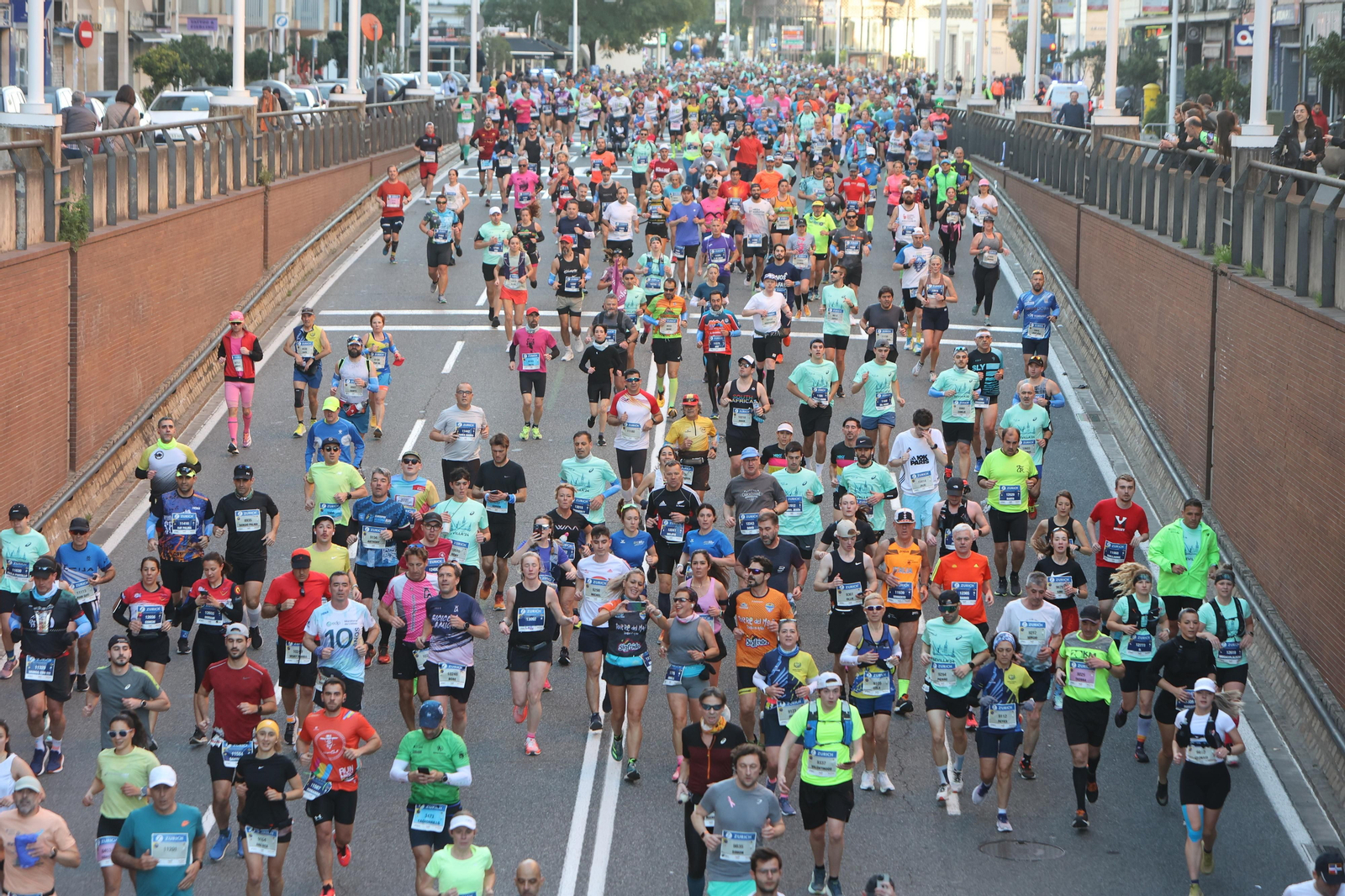 Búscate en la Zurich maratón de Sevilla