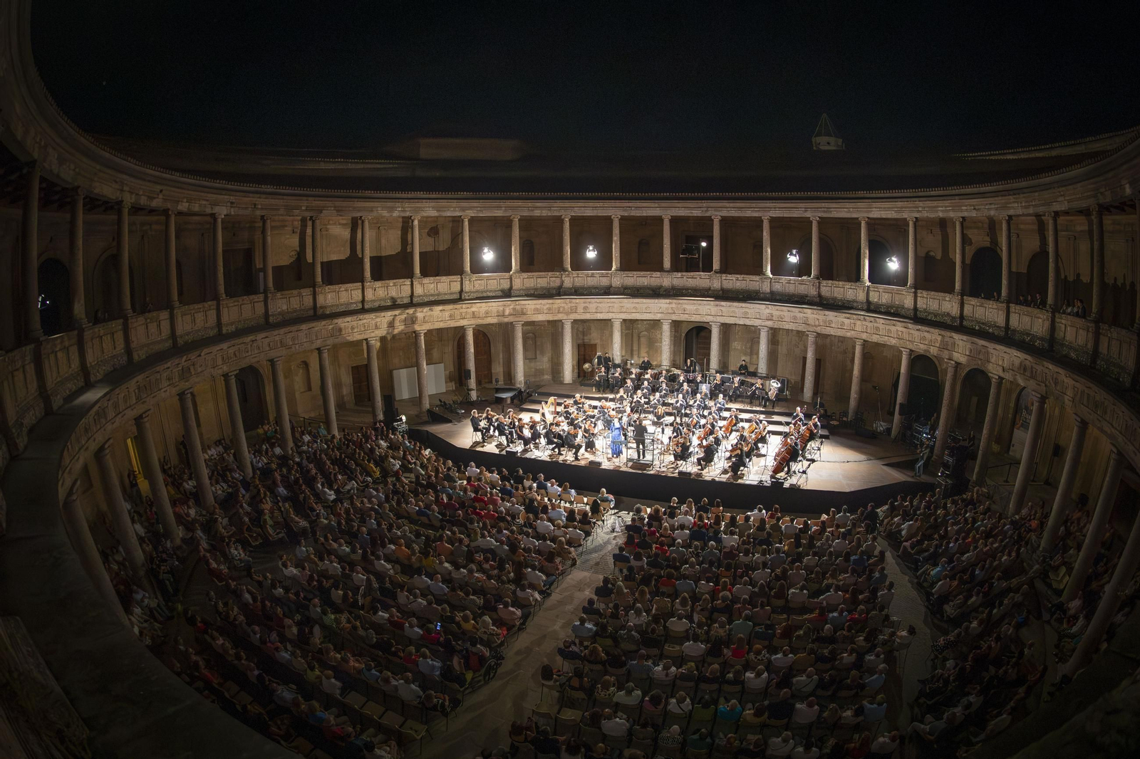 Concierto de la OCG y Marina Heredia en el Palacio de Carlos V en Granada.