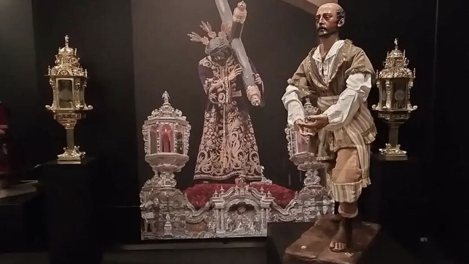 El "mirabalcones" en la exposición GRANDE