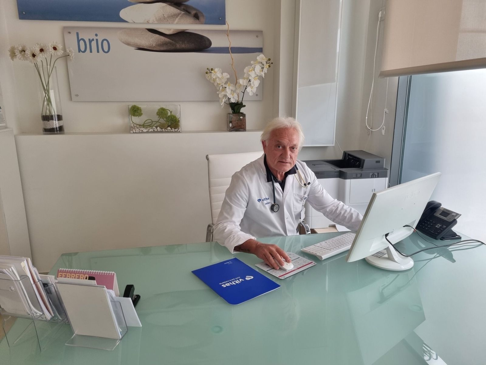 El doctor Emir Murgio en consulta.