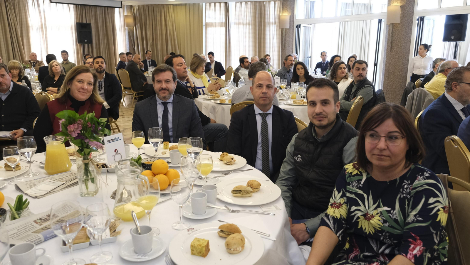 Desayuno coloquio de Grupo Joly y Cajasur, con la participación del ponente Enrique de los Ríos