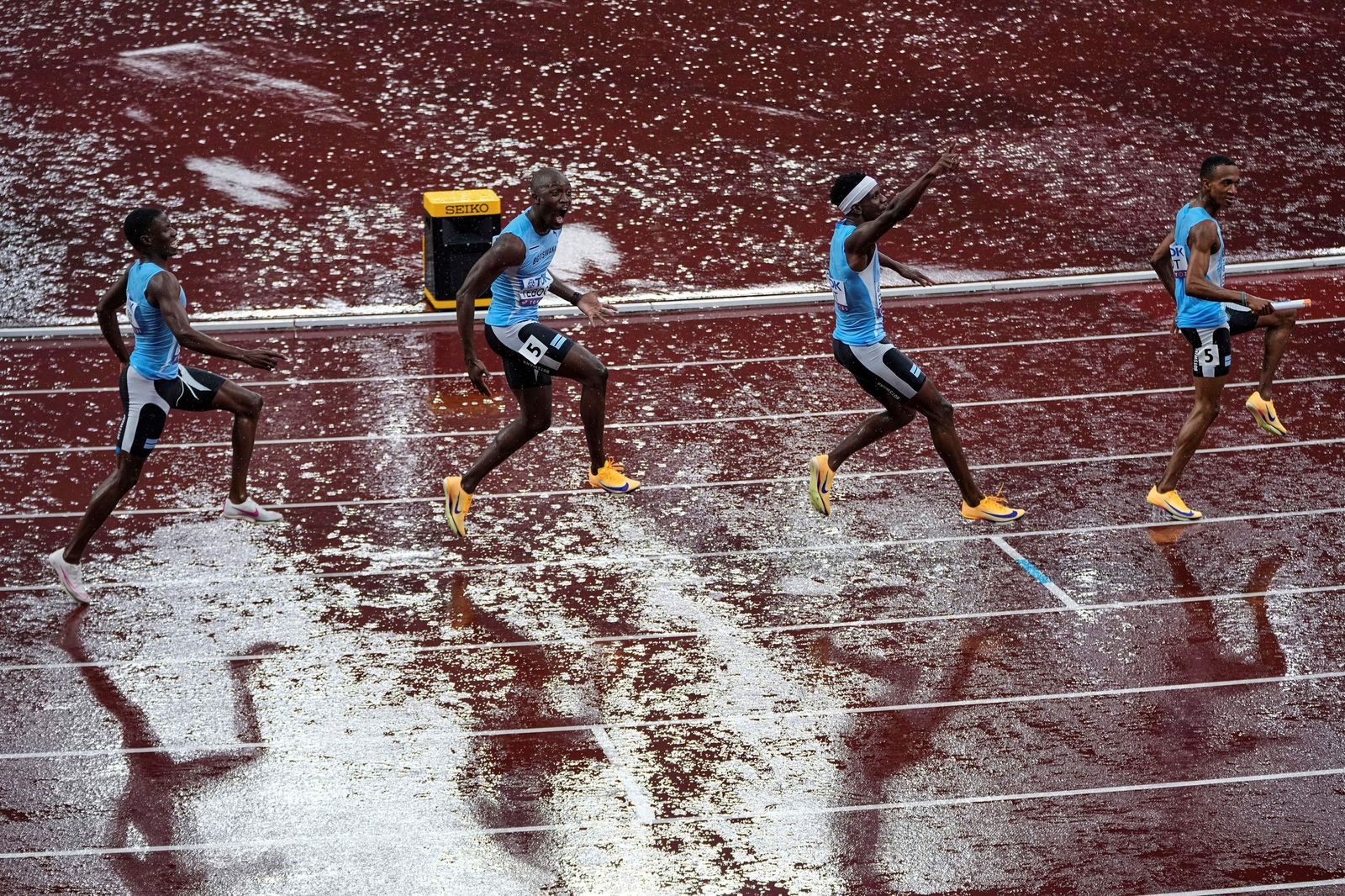 Atletismo | Campeones bajo la lluvia