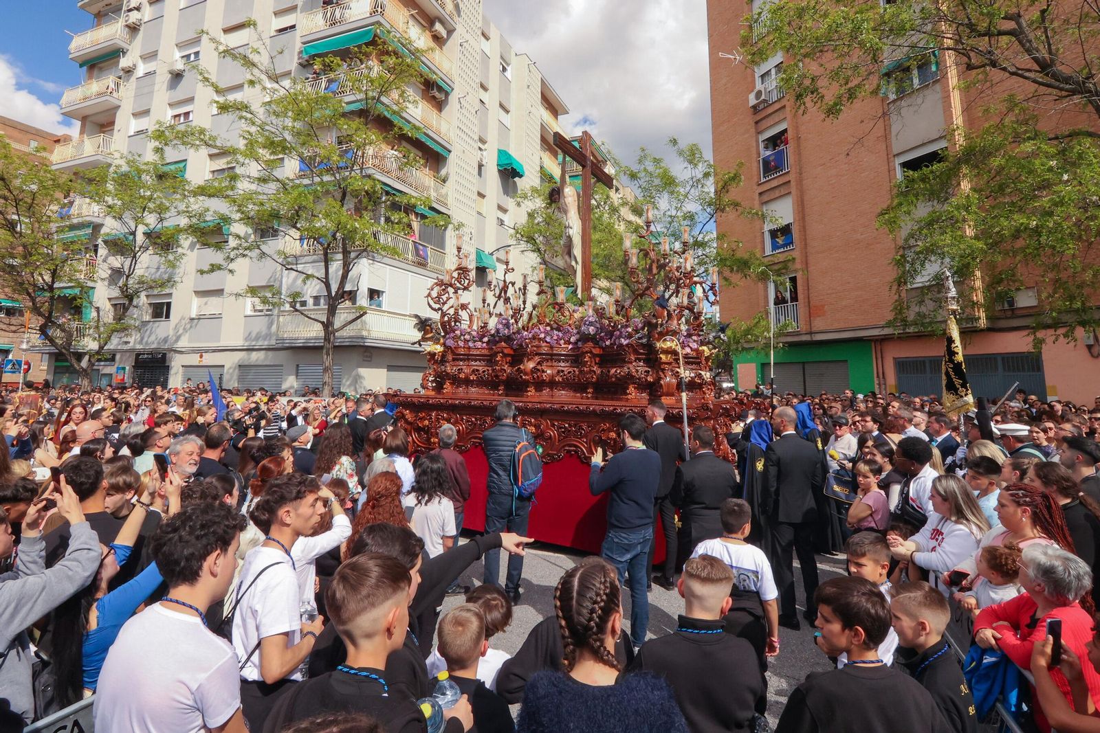 Así vivió Granada la salida de la Hermandad de los Salesianos 2025