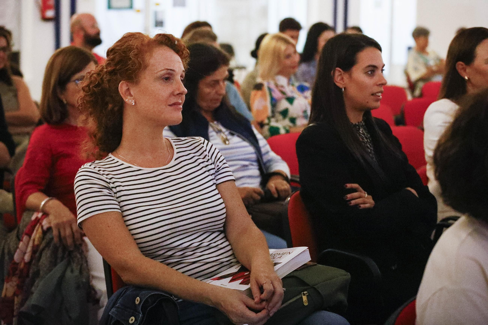 Las imágenes de la presentación del libro "El Clan" de Carmen Mola en Mojácar