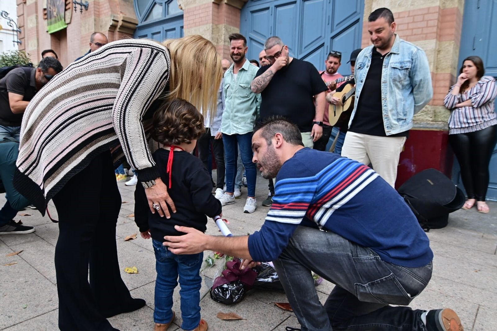 El emotivo recuerdo a Juan Carlos Aragón a las puertas del Teatro Falla en el cuarto aniversario de su muerte