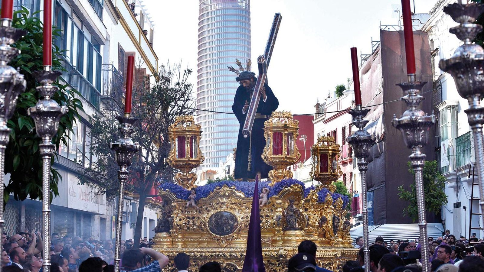 La O por Triana el Viernes Santo de Sevilla