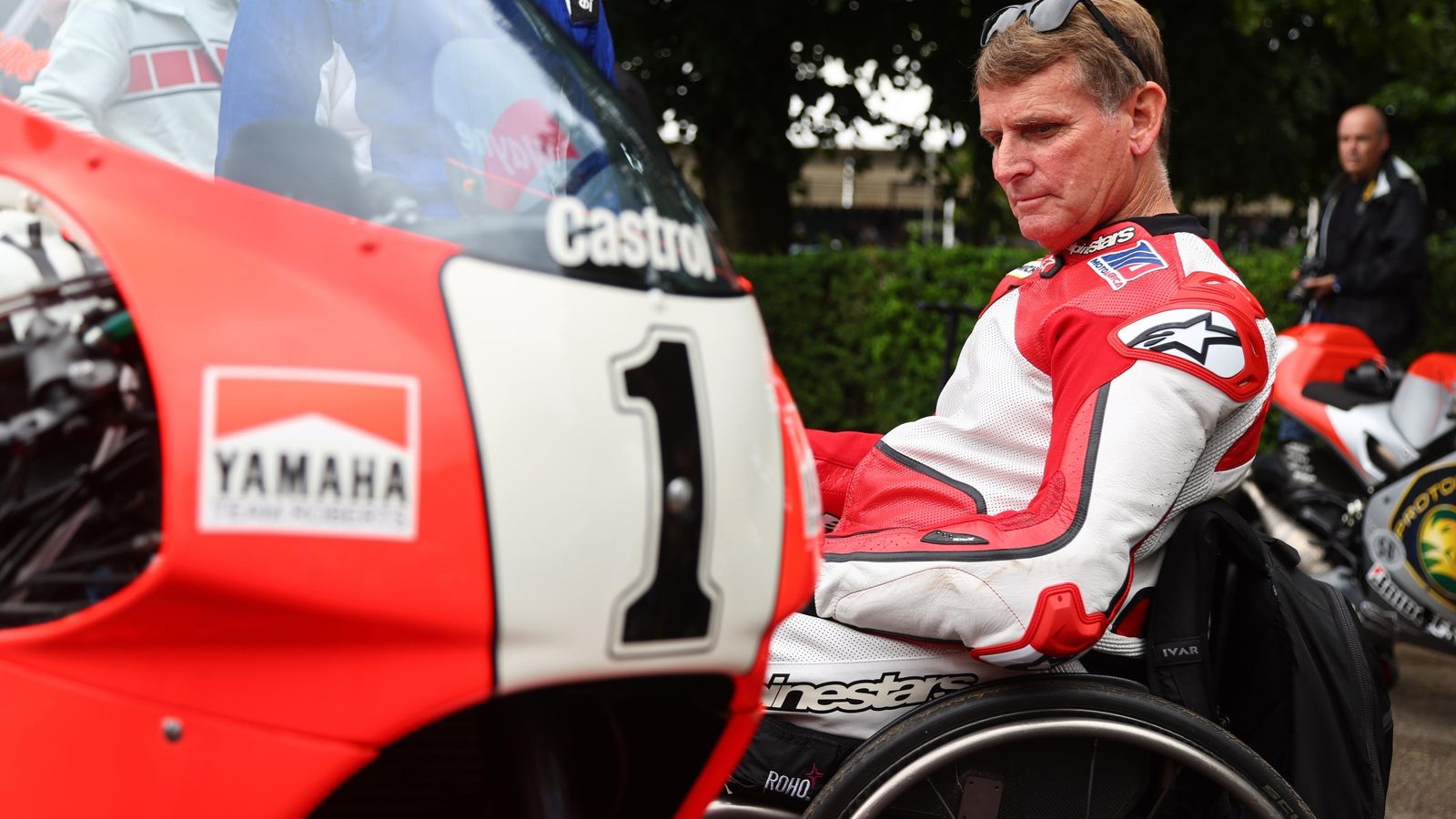 Wayne Rainey, muy serio en su silla de ruedas.