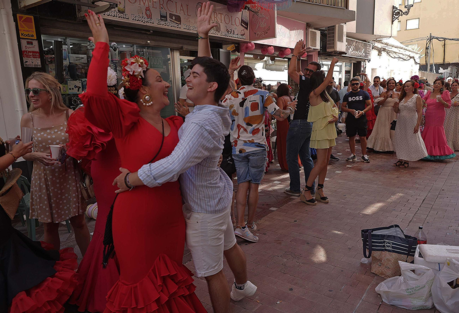 Búscate en las fotos del Domingo Rociero de la Feria de La Línea 2025