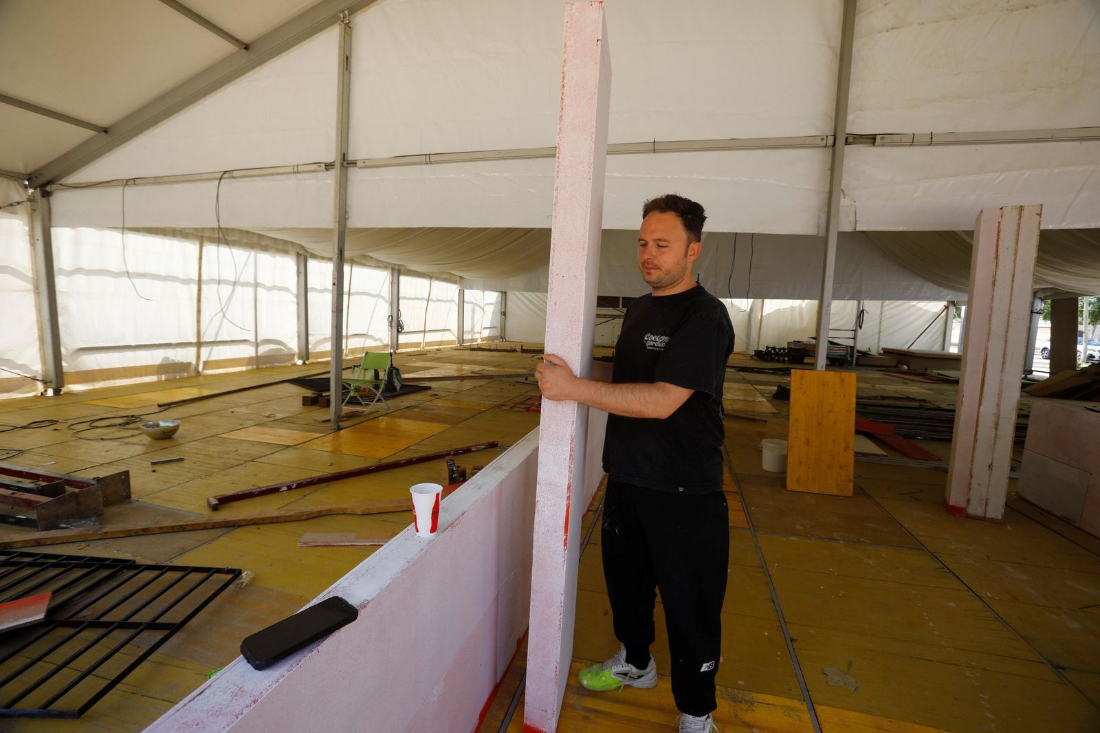 Los preparativos de las casetas de la Feria de Córdoba, en imágenes