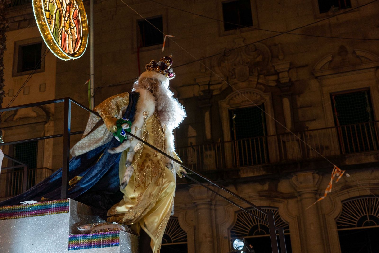 Las mejores fotografías del recorrido y la llegada al ayuntamiento de la cabalgata de Reyes Magos 2026