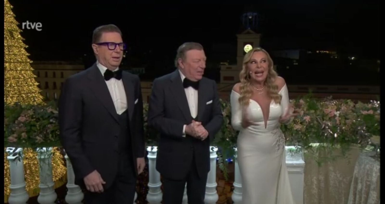 Ana Obregón y los Morancos desde la Puerta del Sol