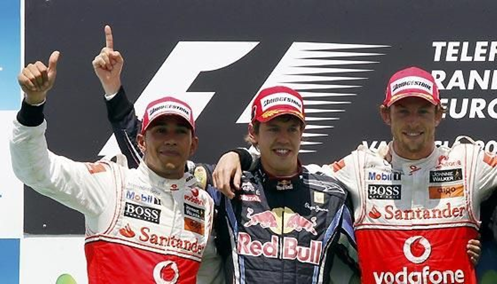 El podio del Gran Premio de Europa, con Sebastian Vettel (Red Bull), primero; Lewis Hamilton (McLaren), segundo; y Jenson Button (McLaren), tercero.

Foto: Afp Photo / Reuters / Efe