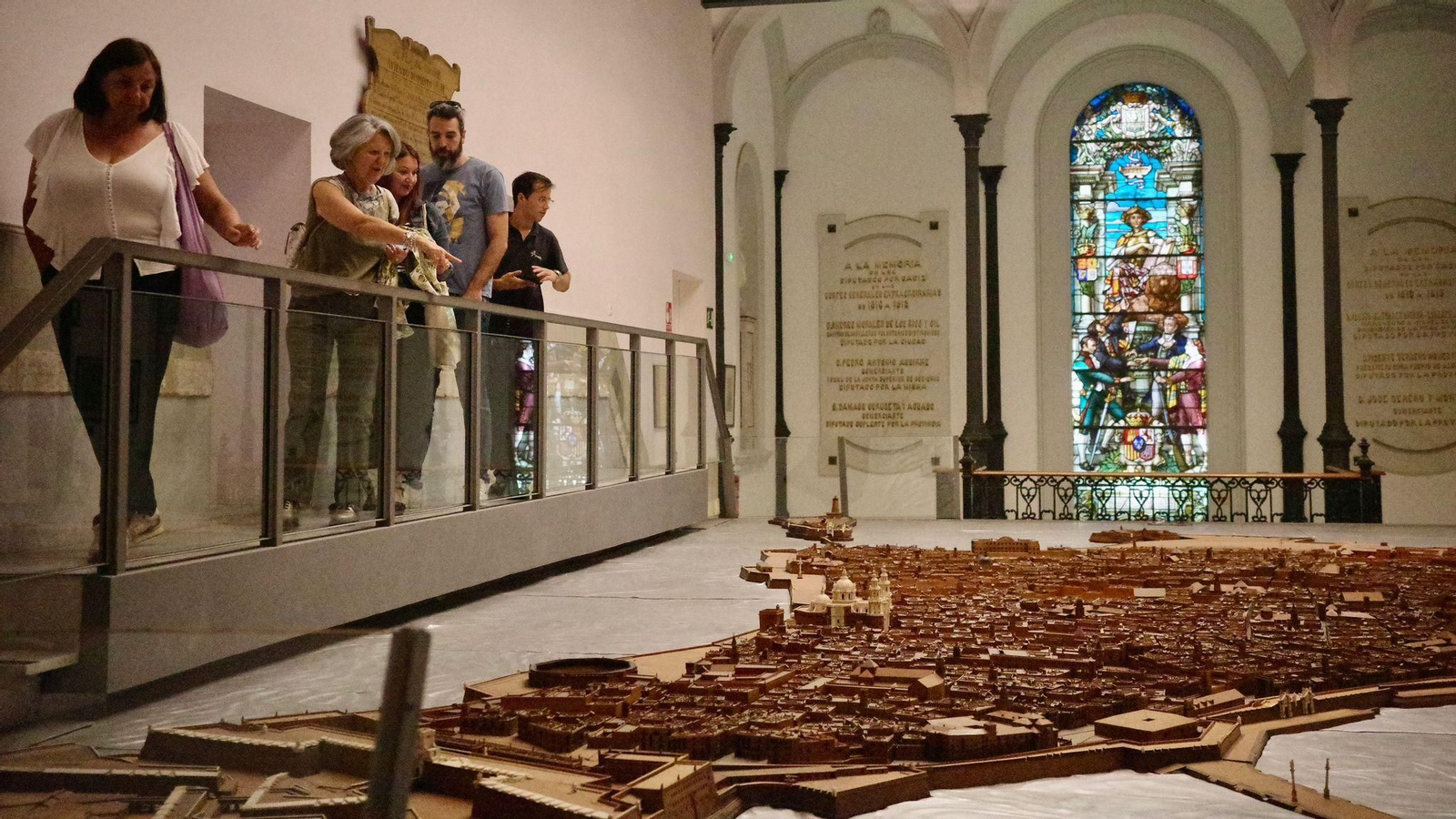 Visita a los secretos del Museo de Las Cortes de Cádiz, en imágenes
