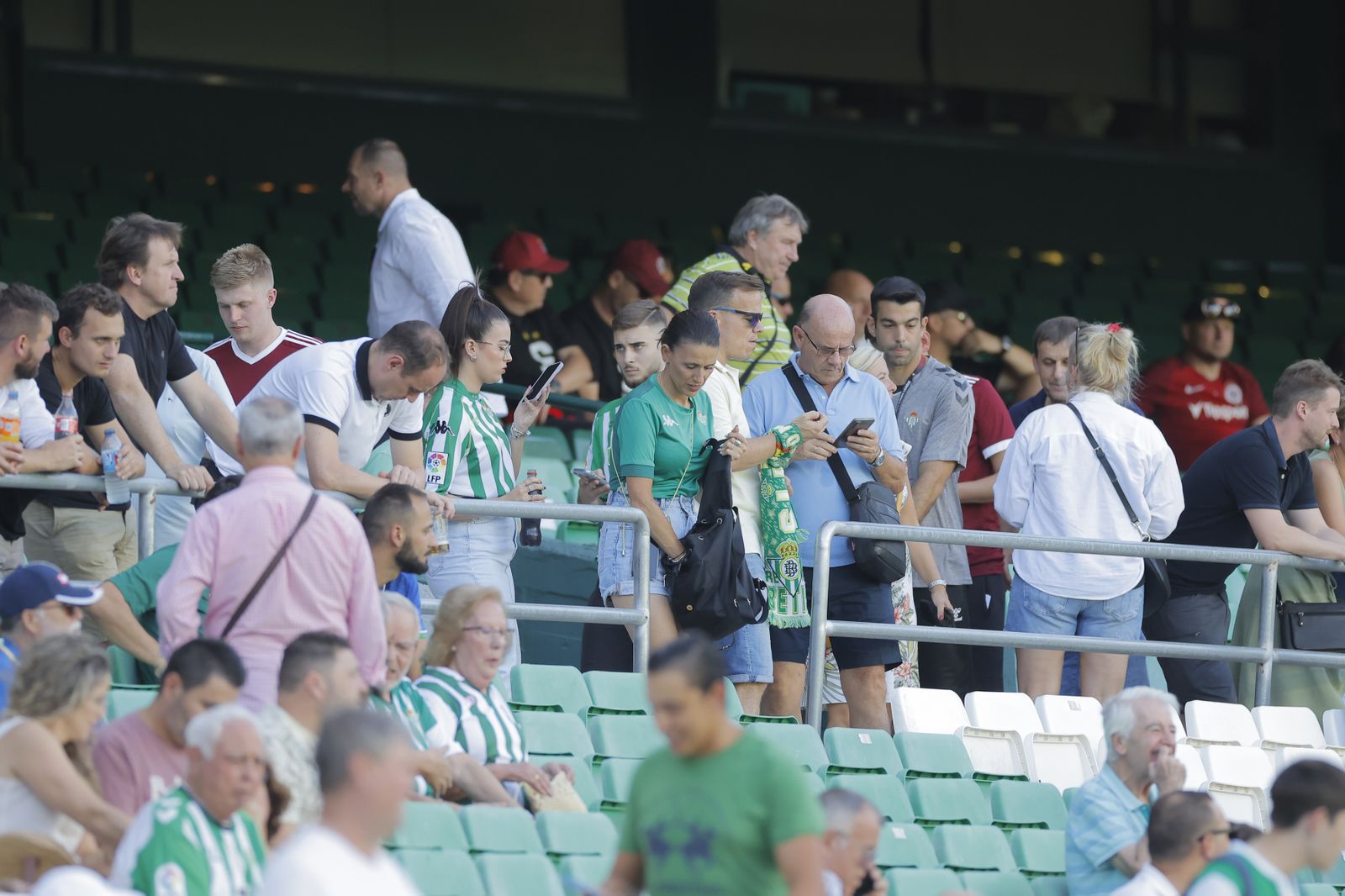 Búscate en la fotos del Betis-Sparta