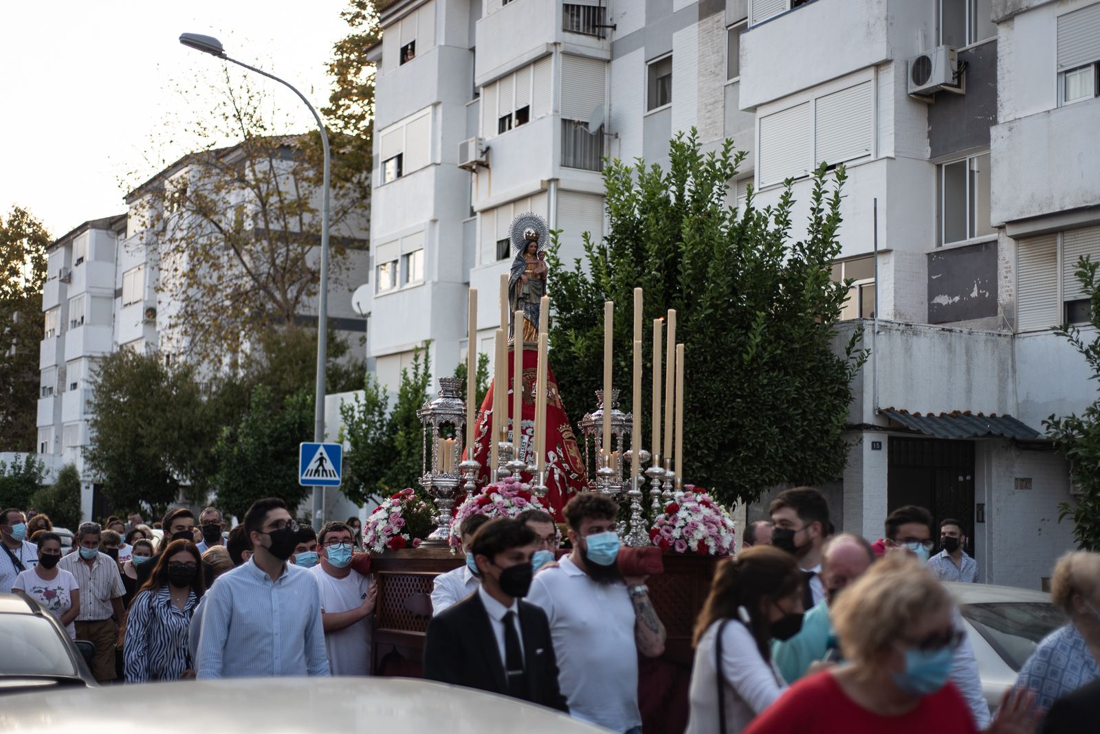 La procesión de la Virgen del Pilar por la Hispanidad en imágenes