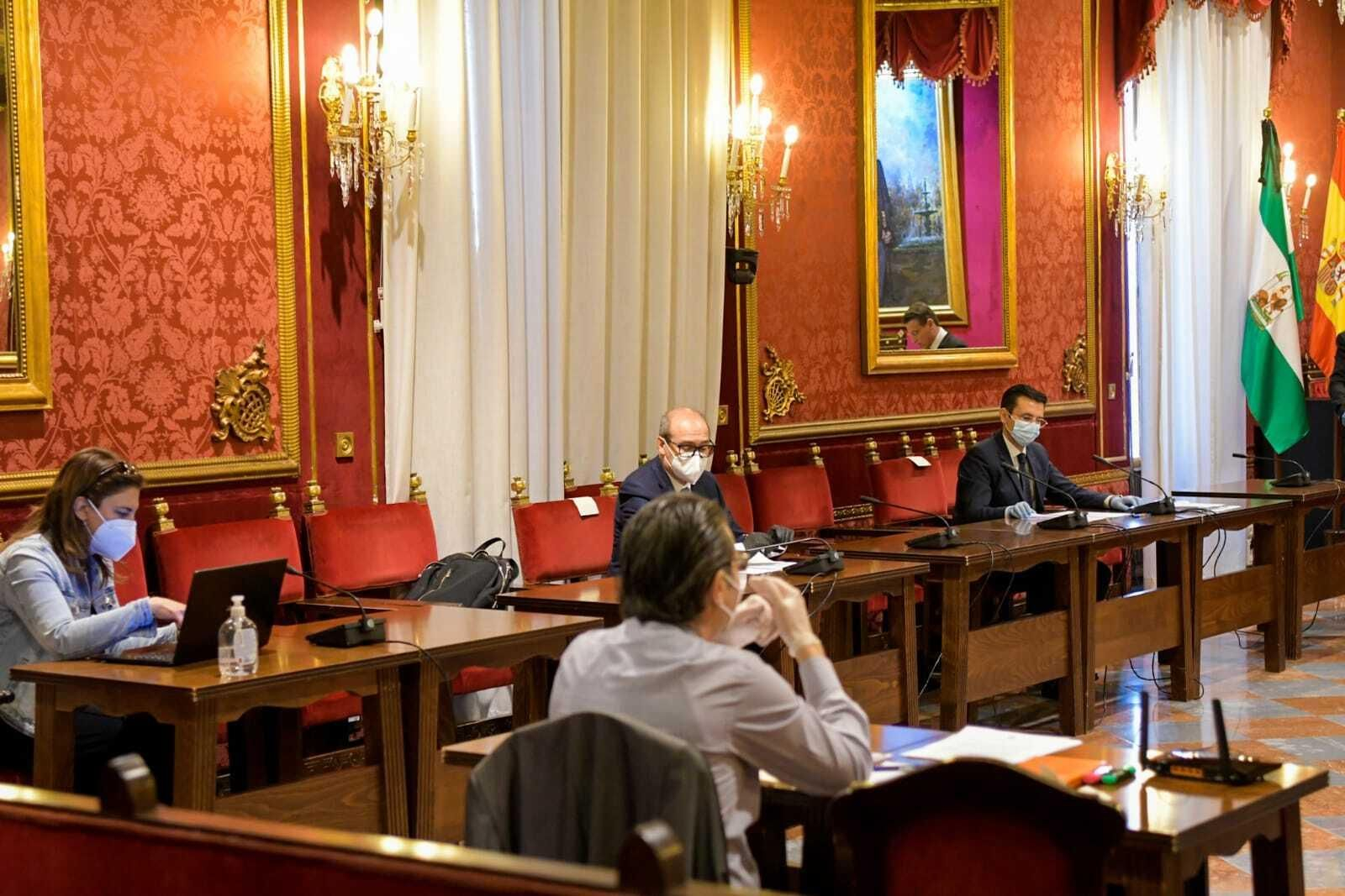 Las imágenes del primer Pleno del Ayuntamiento de Granada sobre el coronavirus