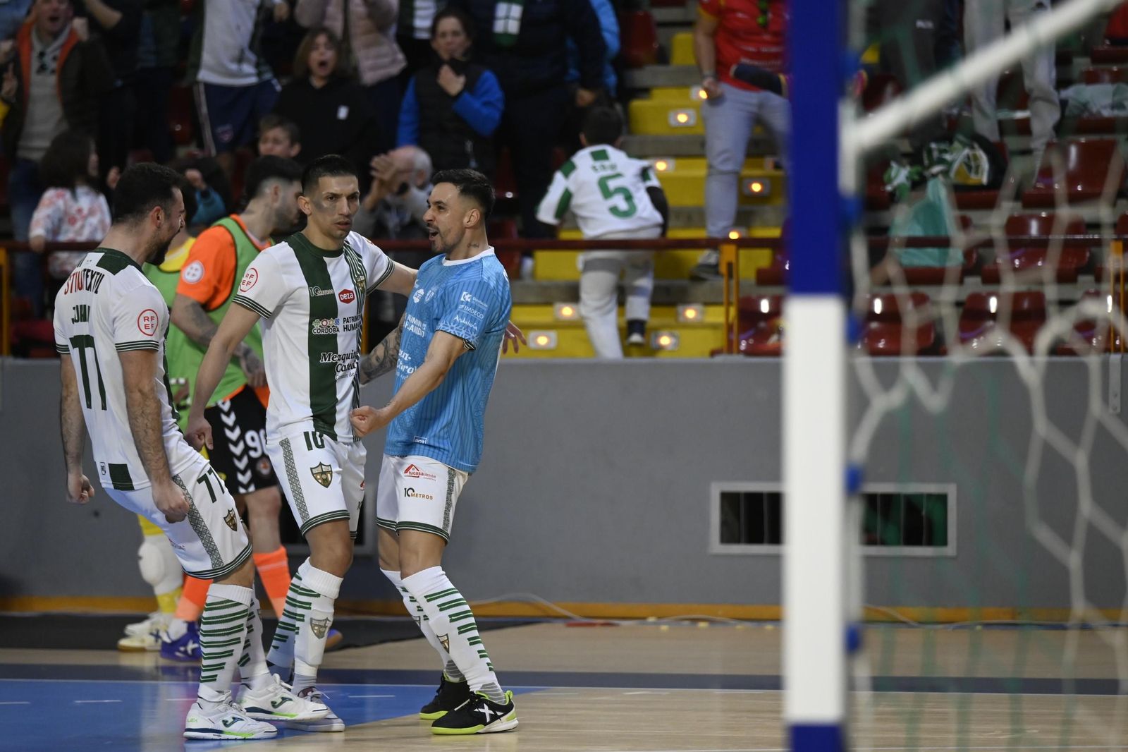 Las mejores fotos del ambiente en Vista Alegre para el Córdoba Futsal - Ribera Navarra