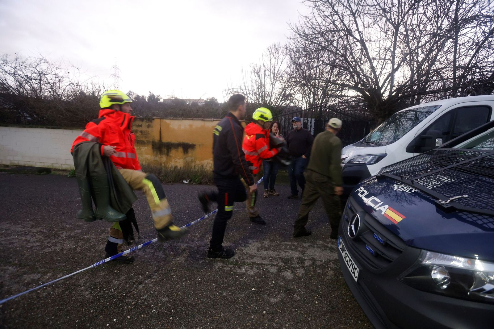 Desalojo de la urbanización La Cigüeña de Alcolea por la crecida del río Guadalquivir