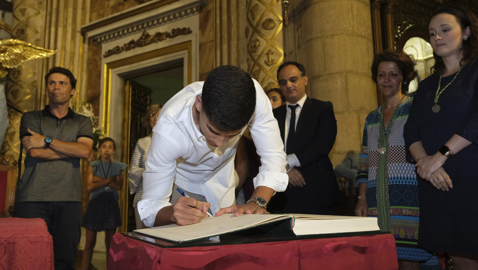 Ofrenda de la U.D. Almería a la Virgen del Mar, por el ascenso a la Liga Santander de Fútbol