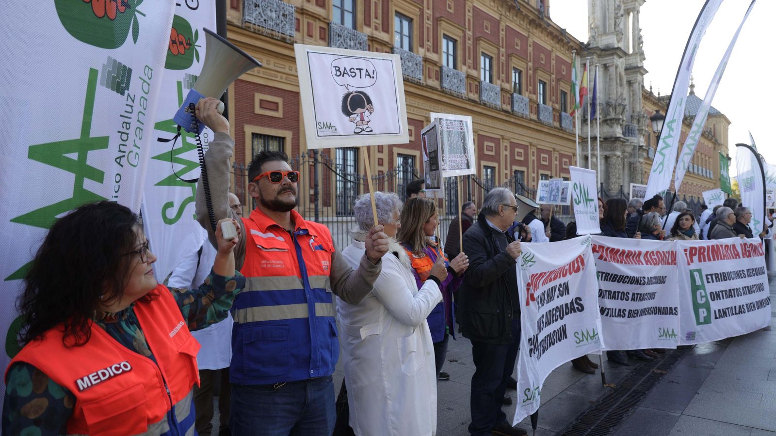 Un momento de la protesta ante el Palacio de San Telmo.