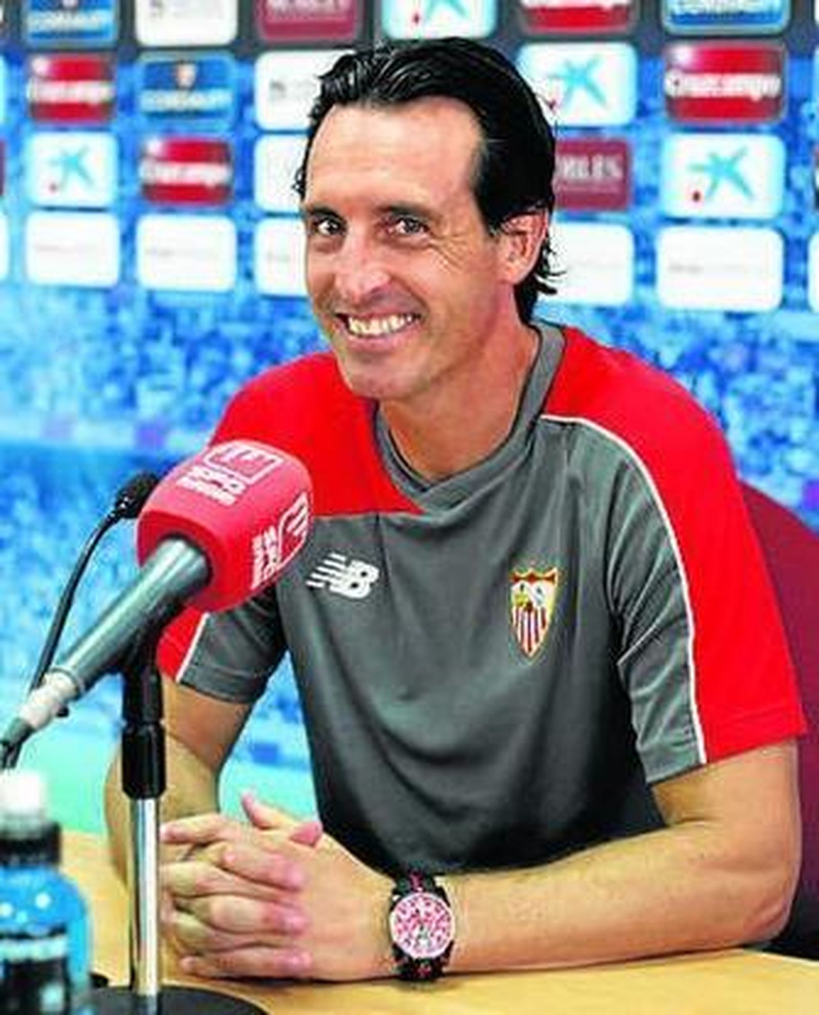 Emery avisa de cambios en posiciones distintas al delantero