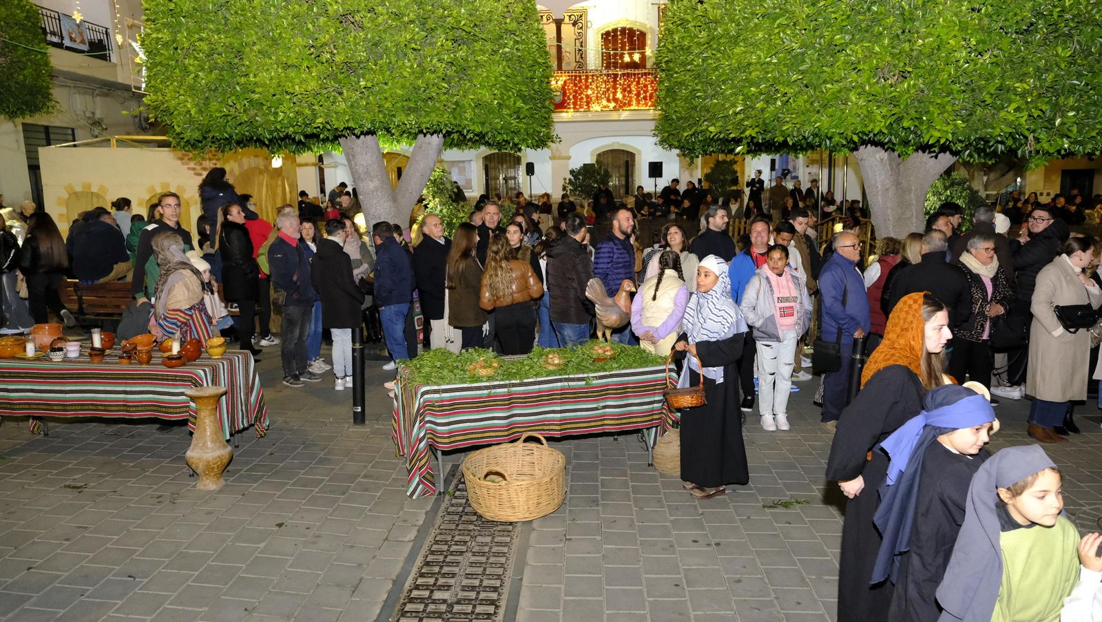 El Belén viviente de Gádor abarrota de público la plaza del pueblo, en imágenes