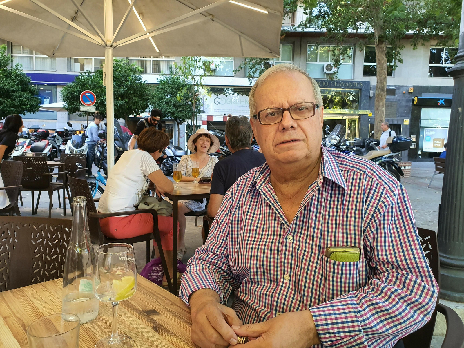 Juan Fermín Vílchez, el diseñador de periódicos, durante el encuentro