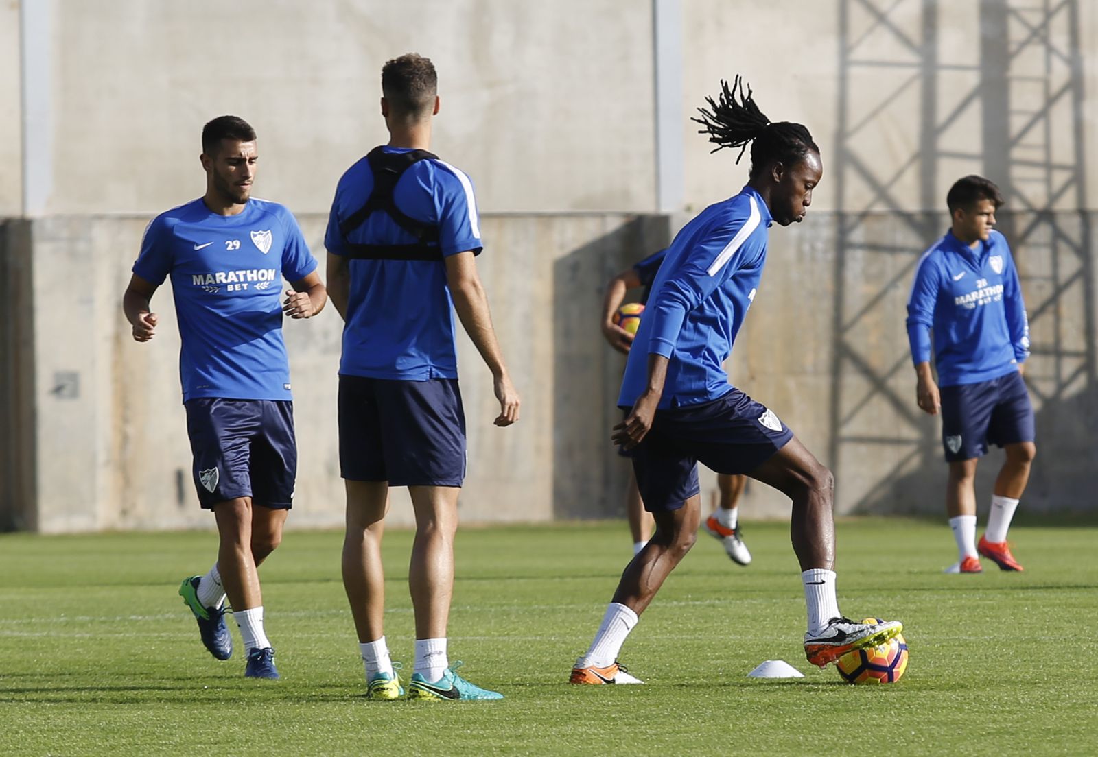 Luis Muñoz, izquierda, y Bakary Koné, derecha, durante un entrenamiento.