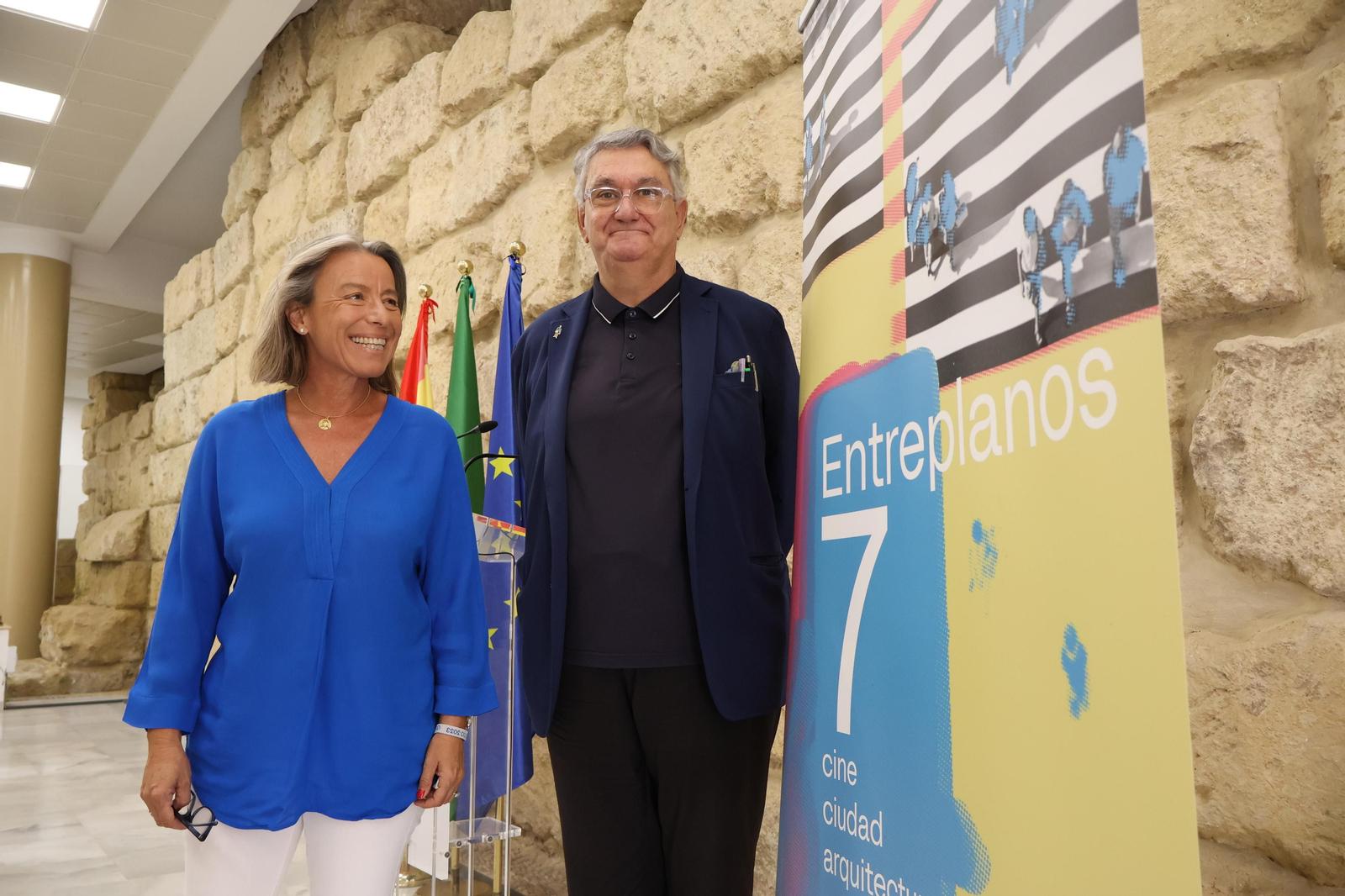 Isabel Albás y Pedro García del Barrio presentan la nueva edición de 'Entreplanos'. Isabel Albás y Pedro García del Barrio presentan la nueva edición de 'Entreplanos'.