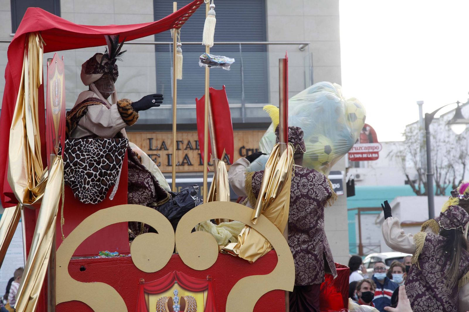Imágenes de las cabalgatas de Reyes en Cartaya, Isla Cristina, Ayamonte y Punta Umbría