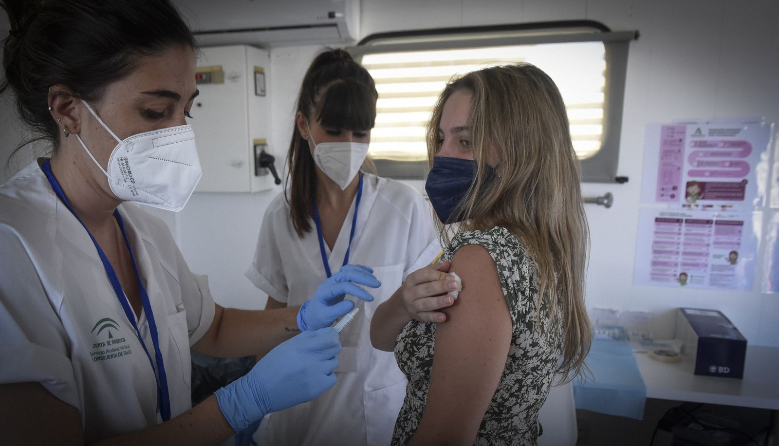 La vacunación contra el Covid a alumnos Erasmus de la Loyola, en imágenes