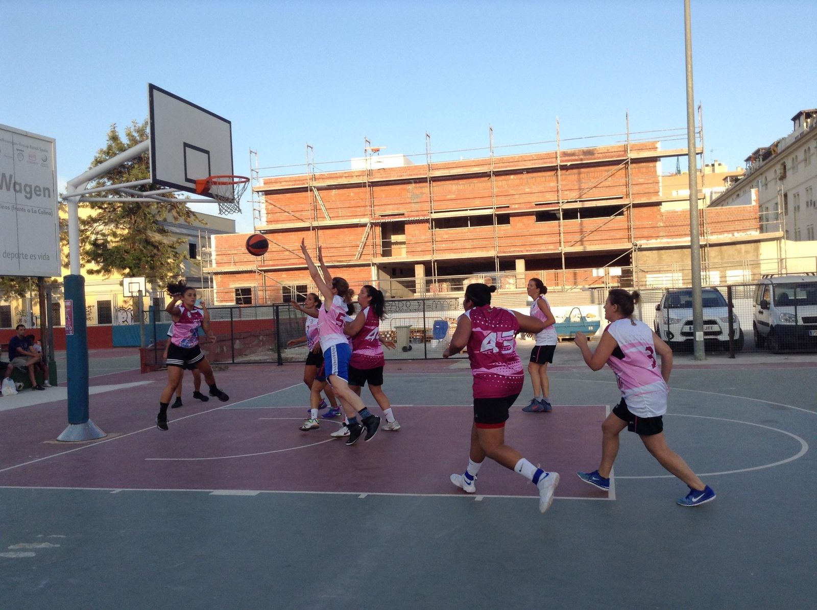 Imagen de uno de los choques en la pista exterior de Los Guindos.