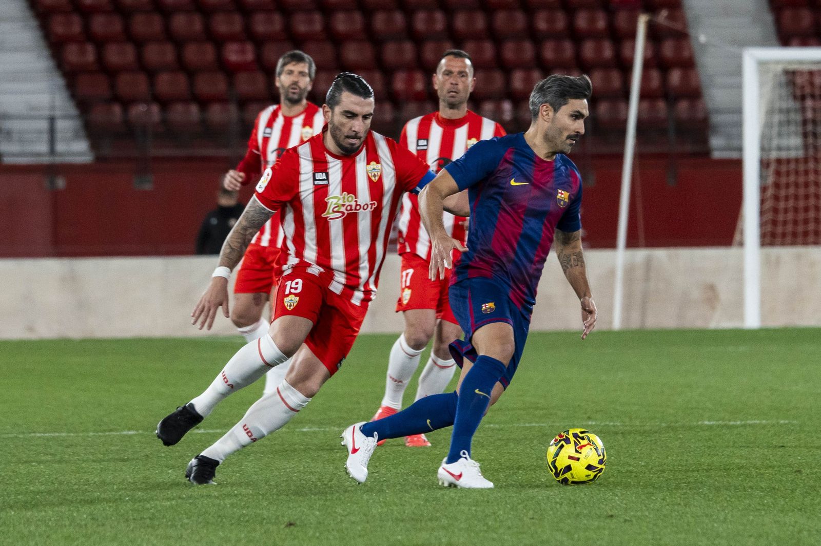 Fotogalería del partido homenaje a Guillermo Blanes entre los veteranos de la UD Almería y el FC Barcelona