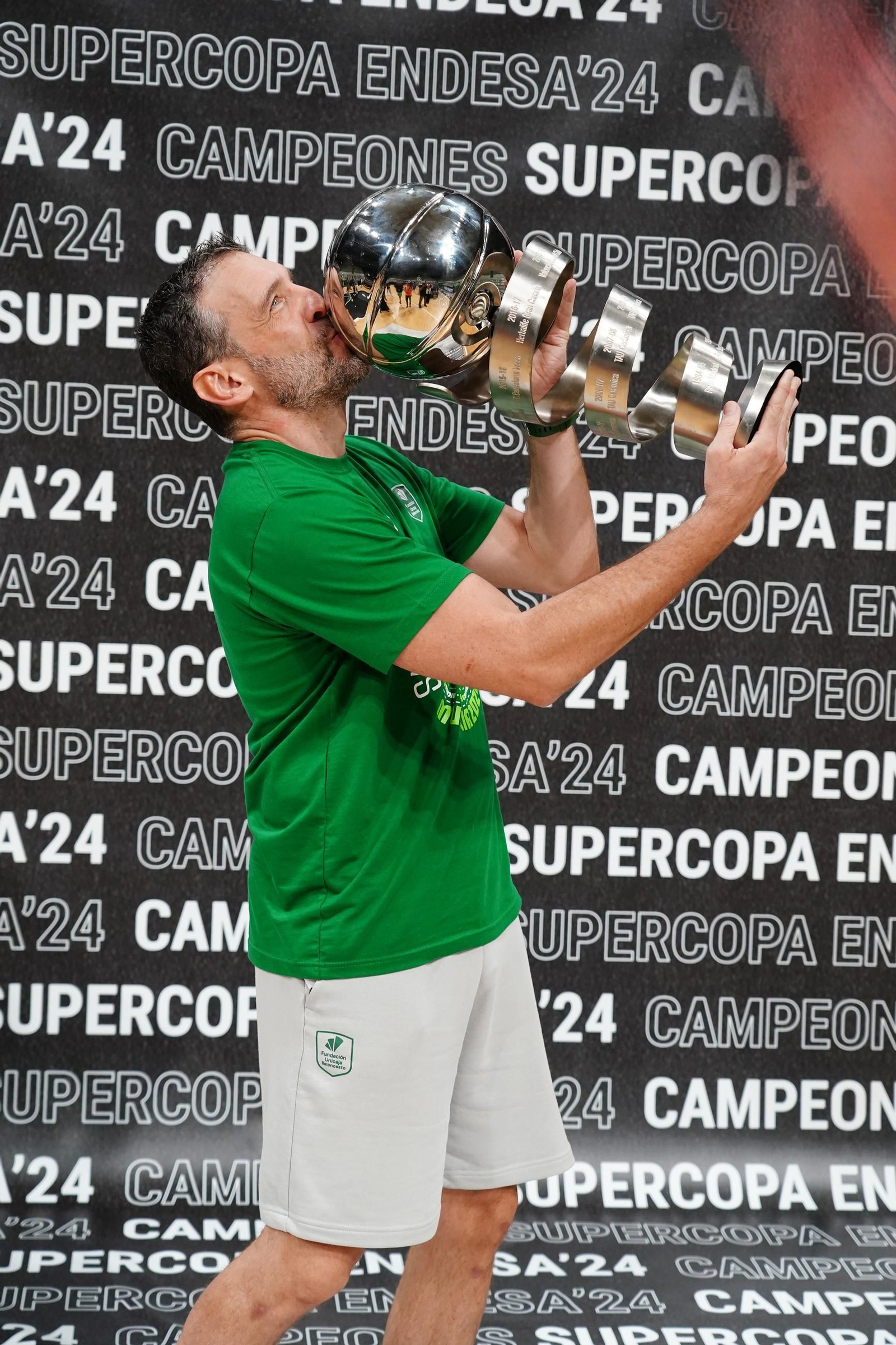 La sesión de fotos de los supercampeones de la ACB