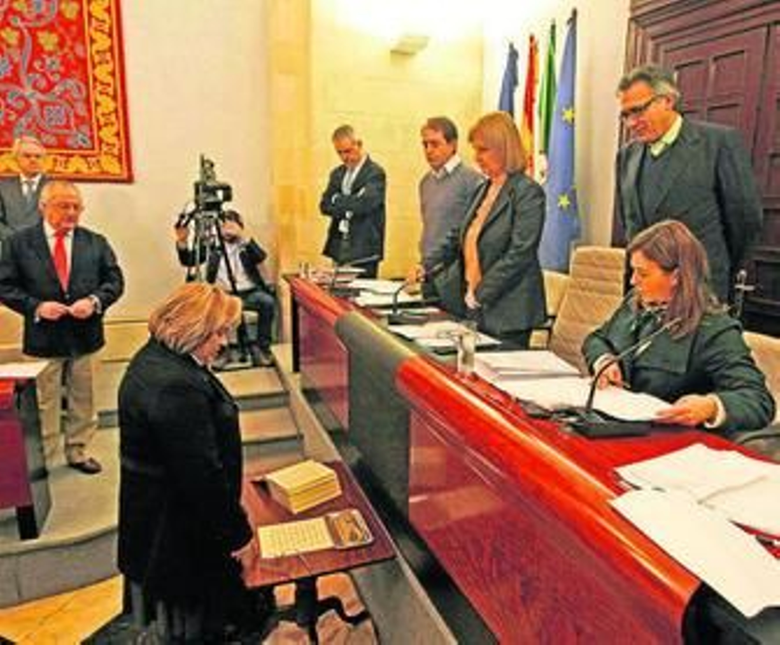 Margarida Ledo tomando ayer posesión de su cargo como concejal en el Ayuntamiento.