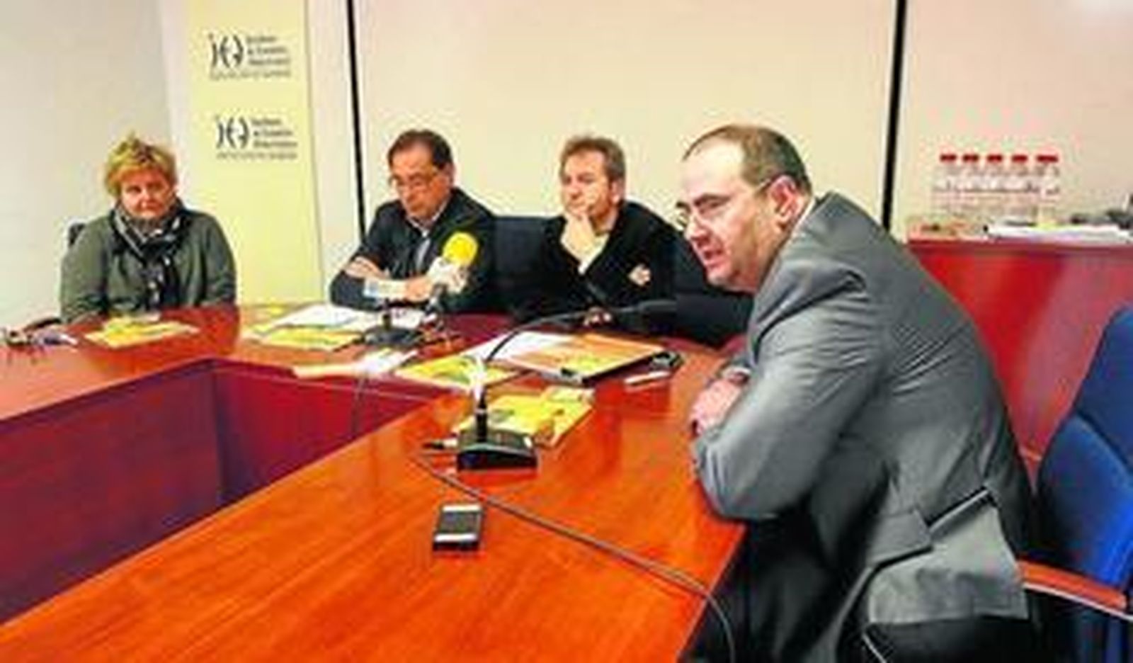 Federico Utrera presentó su libro junto a Luis Serrano, Rafael Leopoldo Aguilera y Nieves Molina.