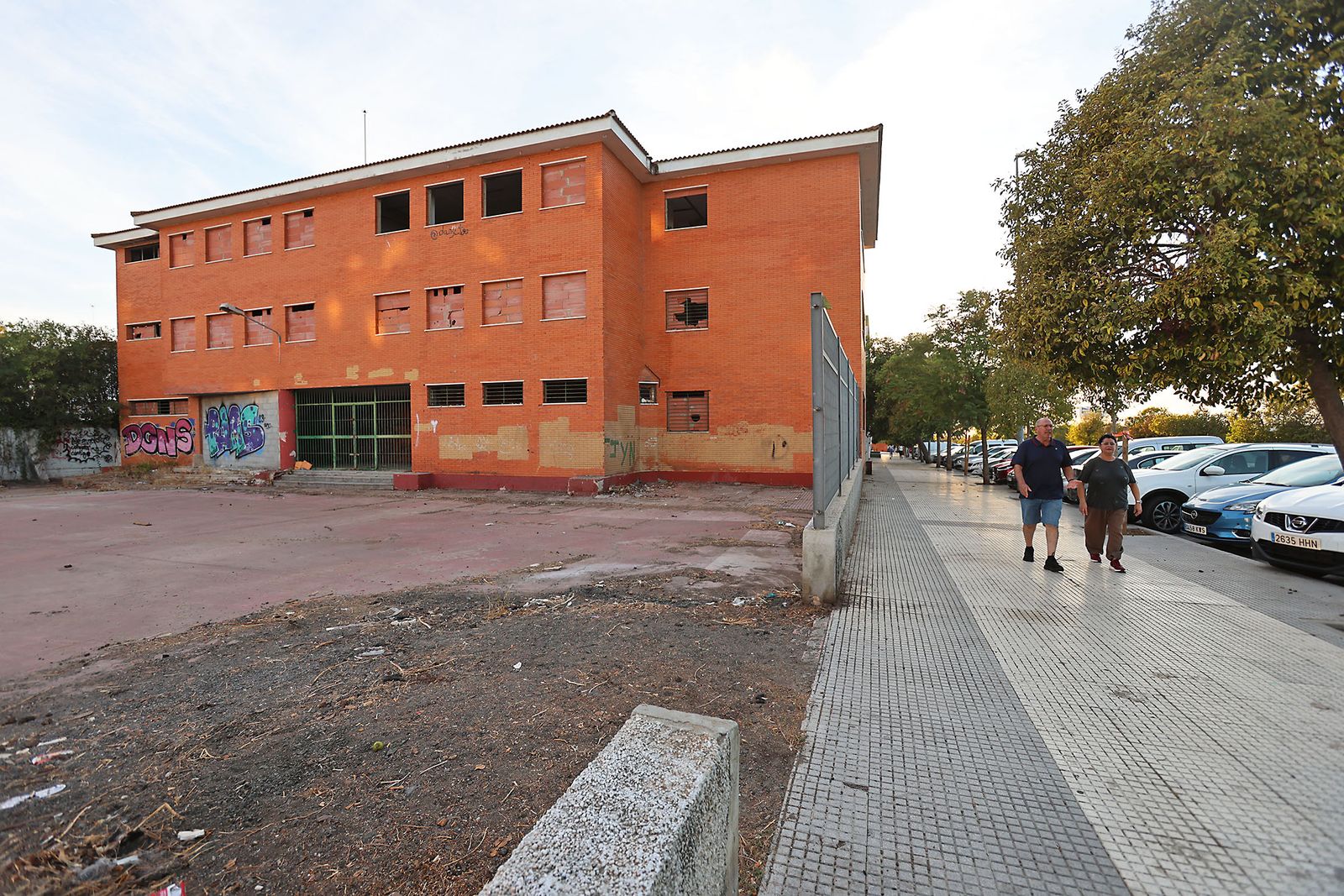 Imágenes del estado actual del edificio del antiguo IES Doñana