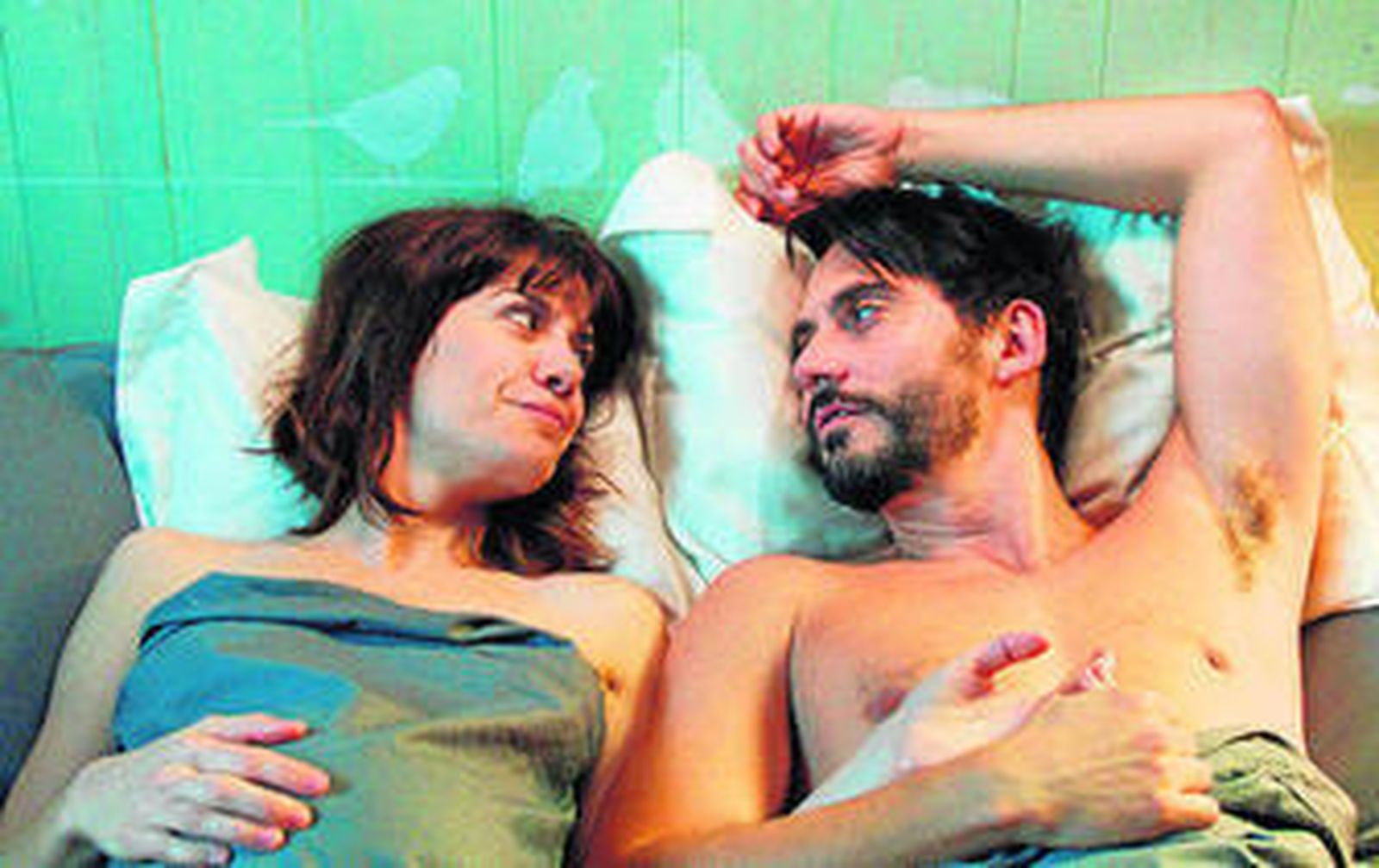 Alexandra Jiménez y Paco León, en una escena de la película.
