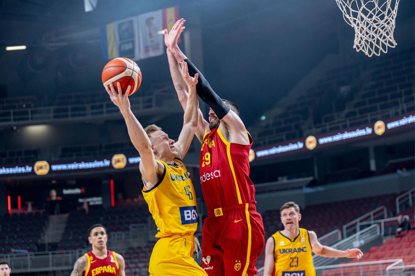 Las mejores fotos del Ucrania-España de baloncesto