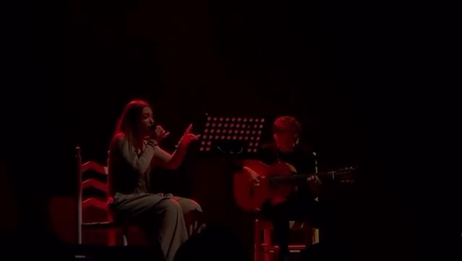 La granadina Violeta Hódar versiona 'Aunque es de noche' de Morente en su fin de gira