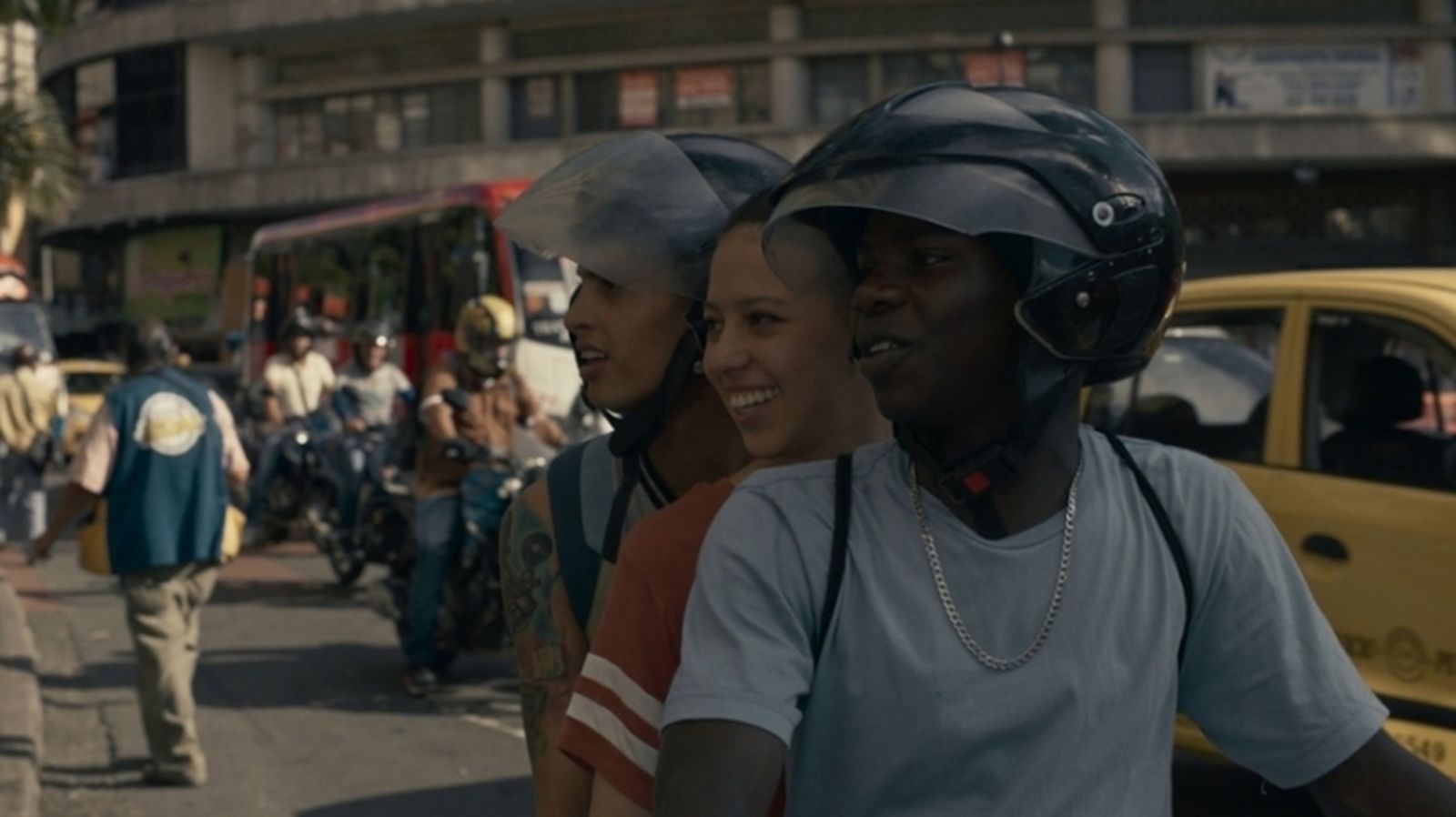 Frame de la película 'La ciudad y las fieras'